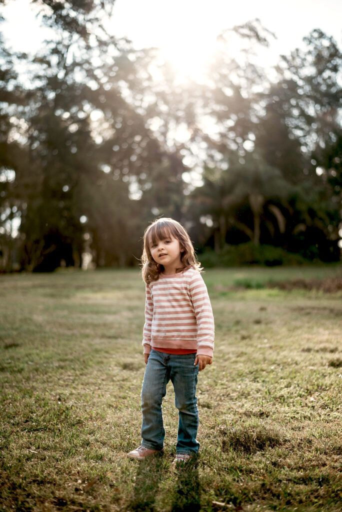 Girl among the trees – family photos at Elswout estate, Overveen
